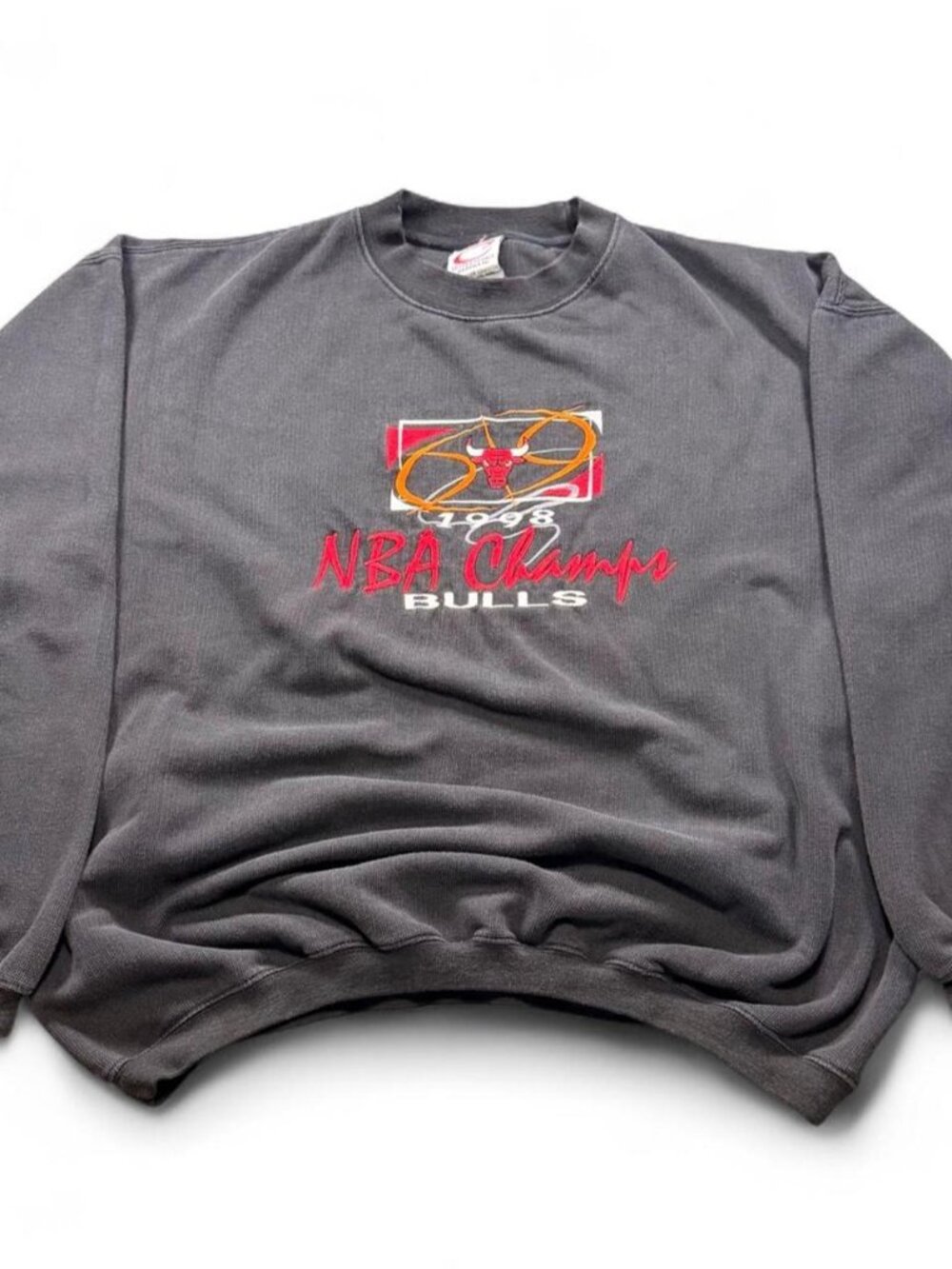 Vintage 1998 Chicago Bulls NBA Champions Embroidered MJ Boxy Sweatshirt Medium